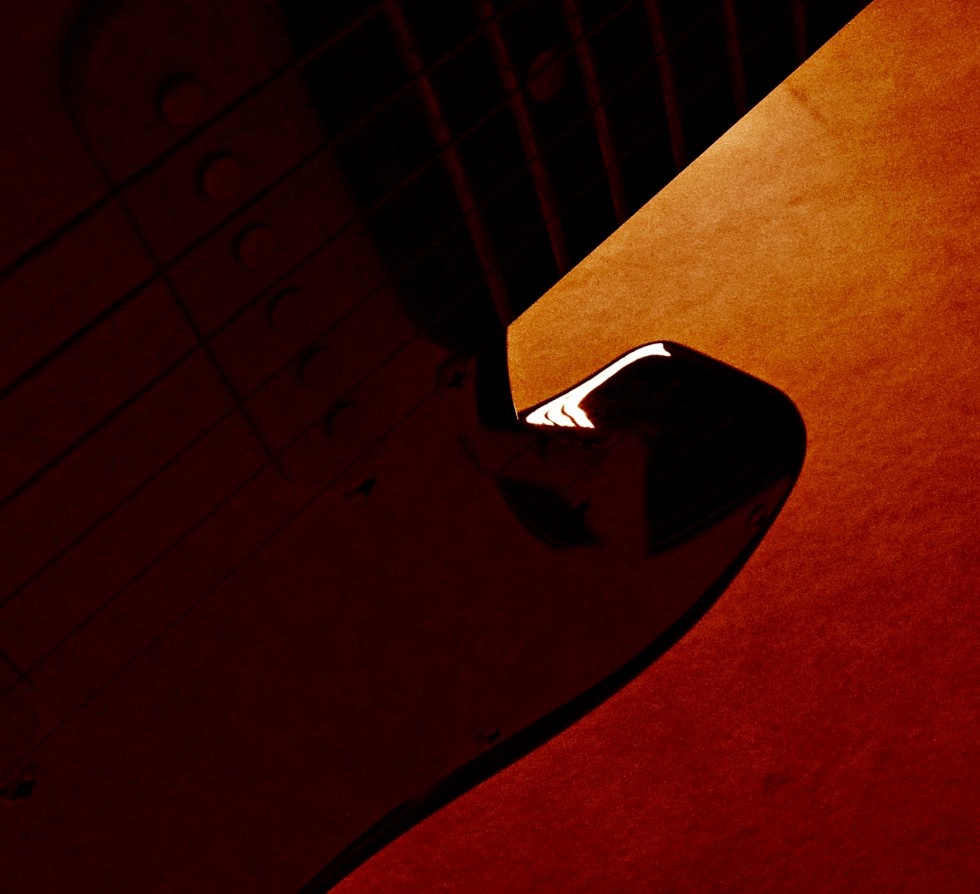 "contornos de guitarra" de Fernando Oscar Colussi