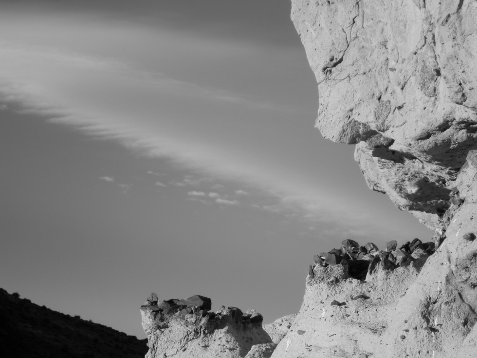 "boca de piedra de donde salen nubes" de Marcos Pedro Escudero