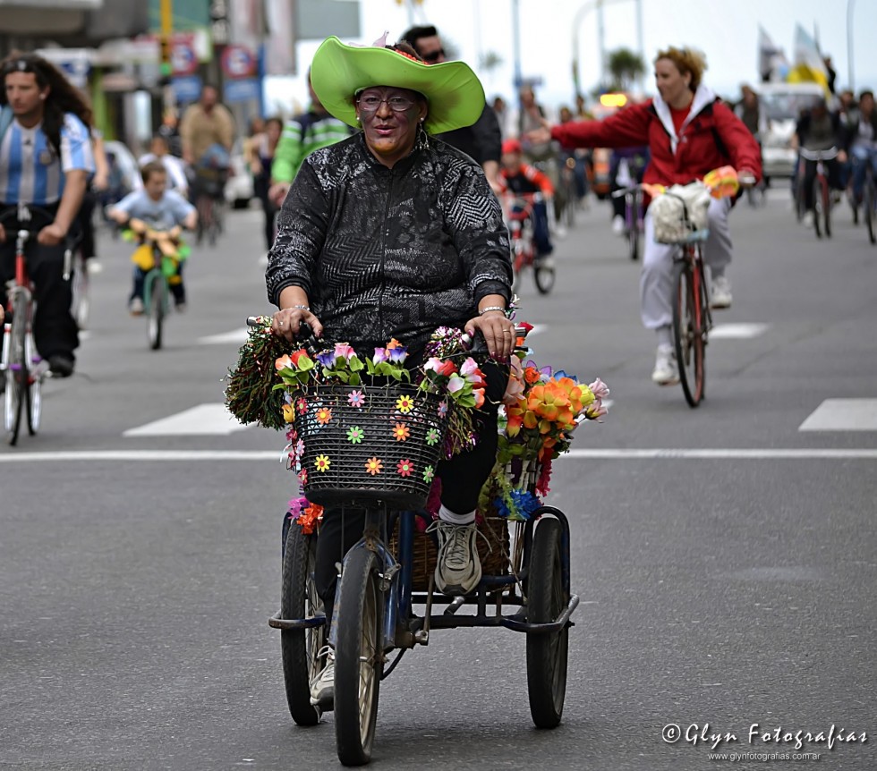"Bicicleteada por la primavera..." de Glyn Griffiths