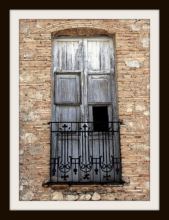 "Una ventana aeja." de Javier Prraga