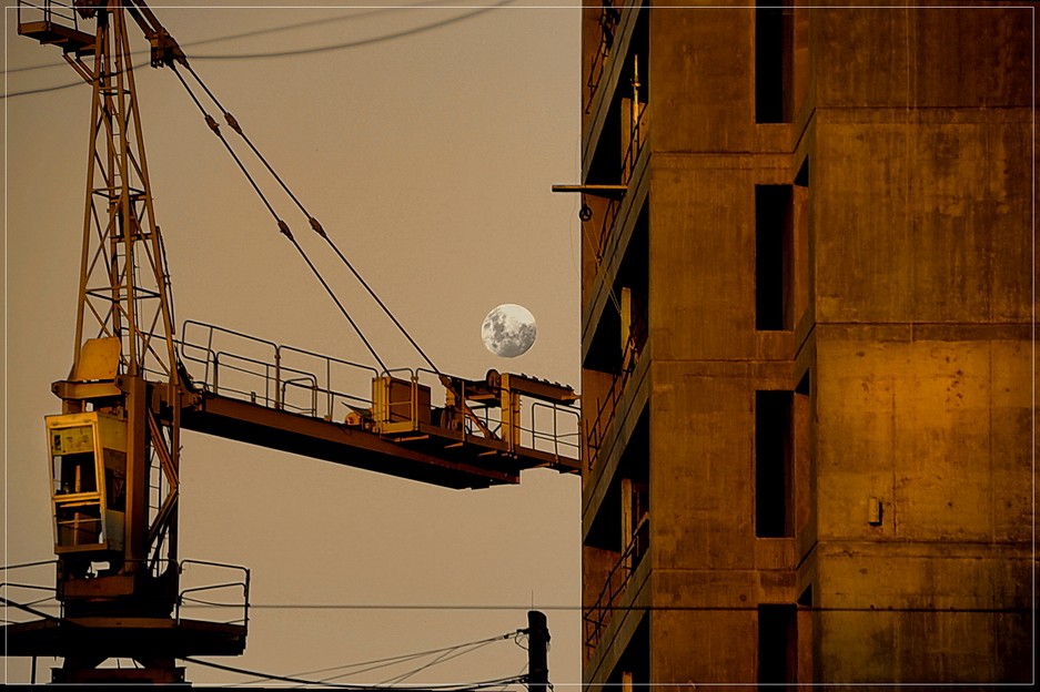 "Luna de las construcciones" de Rafa Lanuza