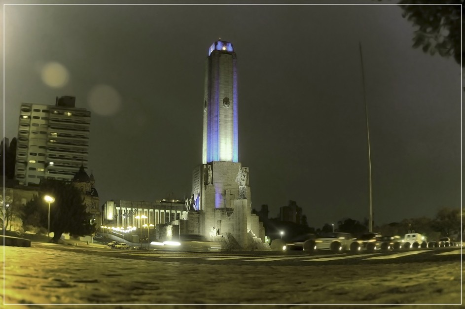"Monumento a la bandera" de Rafa Lanuza