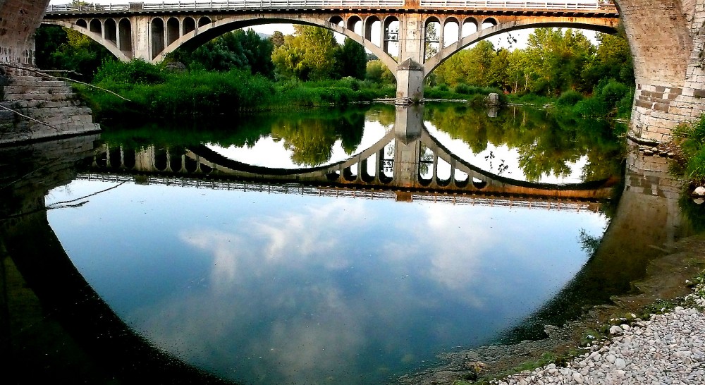 "Puente reflejado debajo del puente" de Roberto Jorge Escudero