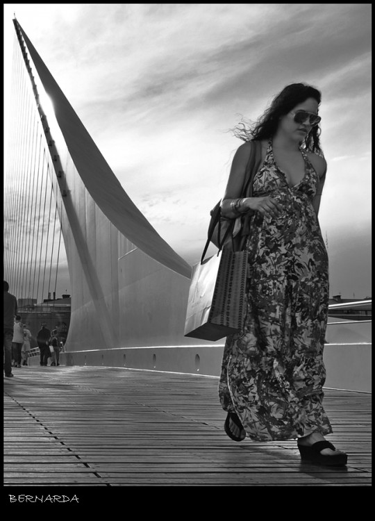 "La mujer del puente" de Bernarda Ballesteros