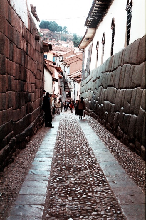 "Callejuela de Cuzco" de Ricardo H. Molinelli