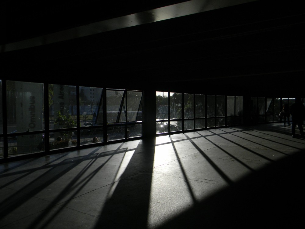 "Sombras en la terminal" de Alberto Daniel Frete