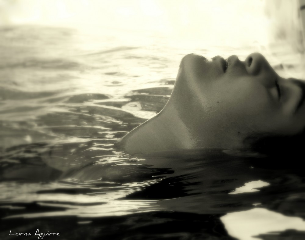 "Disfrutando del agua" de Lorna Aguirre