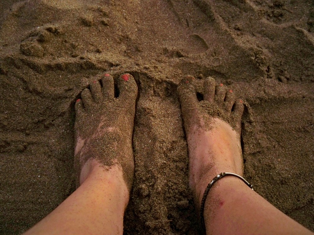 "con los pies en la arena" de Ral Riba