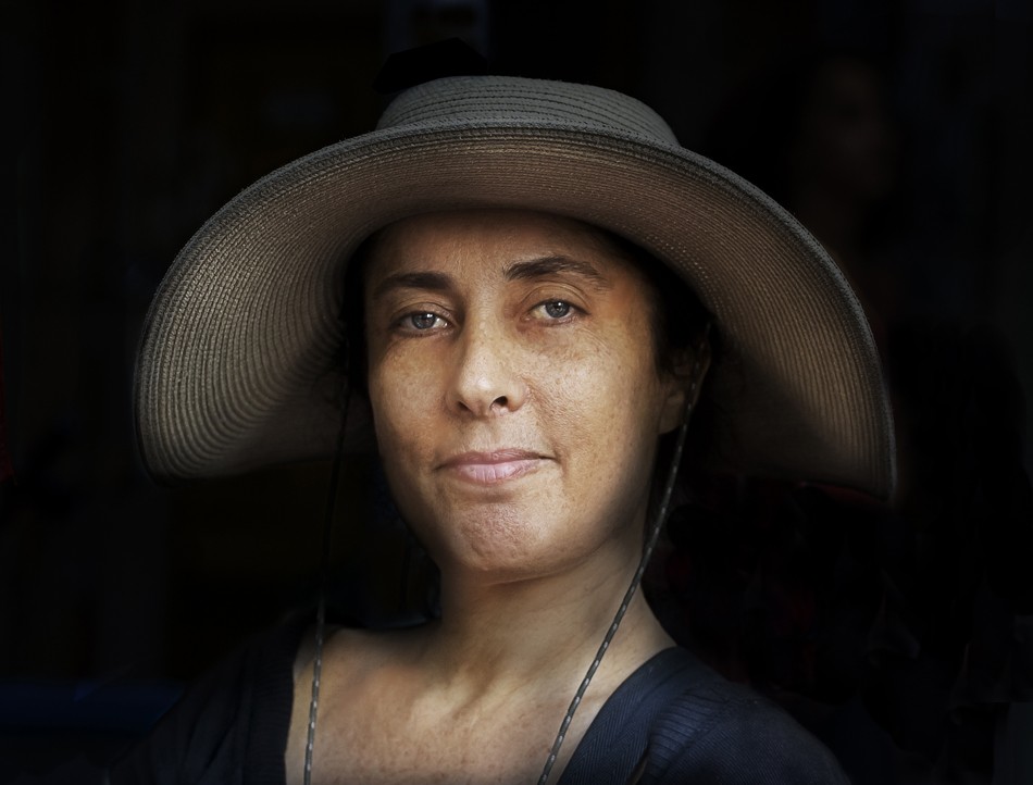 "Una mujer con sombrero" de Marcelo Sznaidman