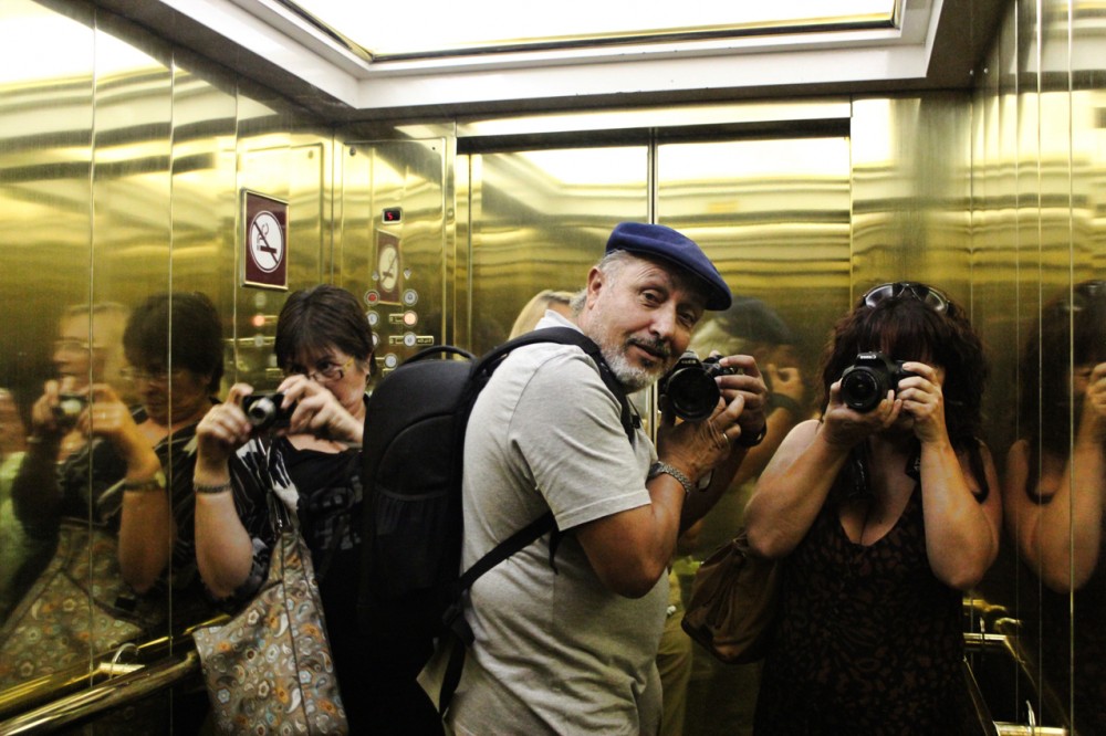 "Fotografiando hasta en el ascensor" de Elizabeth Gutirrez (eligut)