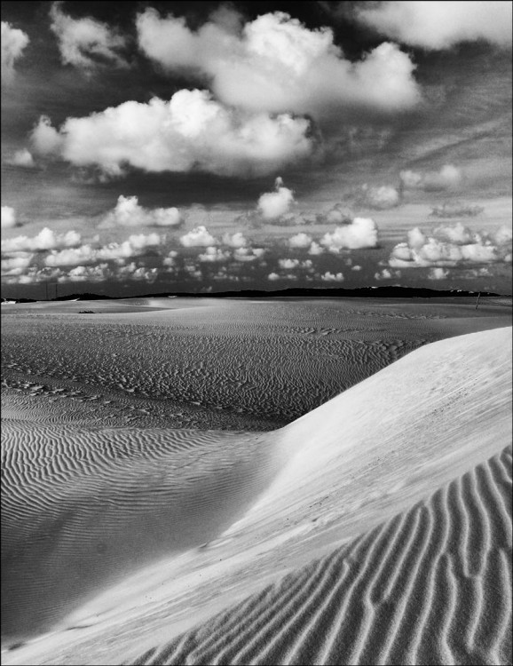 "Nubes sobre dunas" de Mario Abad