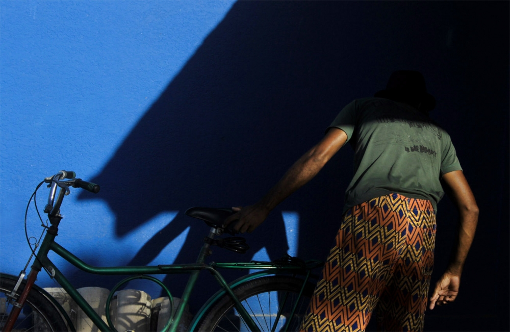"El seor extrao y la bicicleta verde" de Elizabeth Gutirrez (eligut)