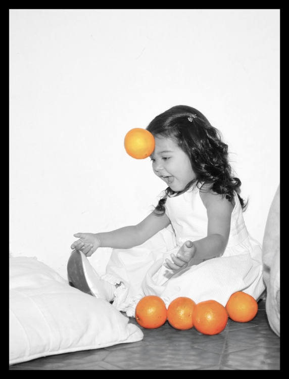 "Jugando con naranjas" de Vernica Guajardo