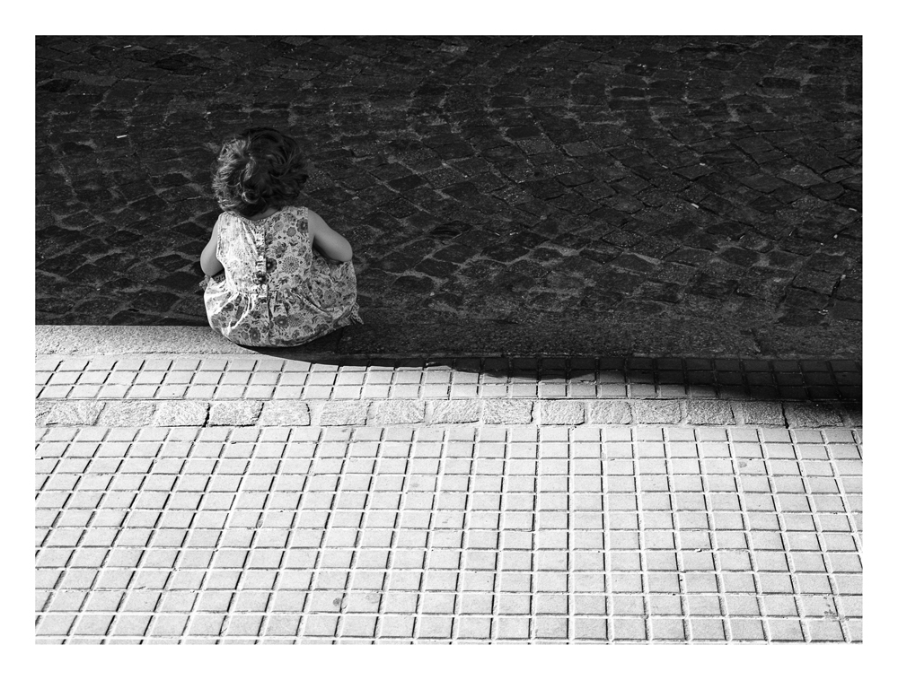 "De espaldas pero no a la infancia" de Analia Coccolo