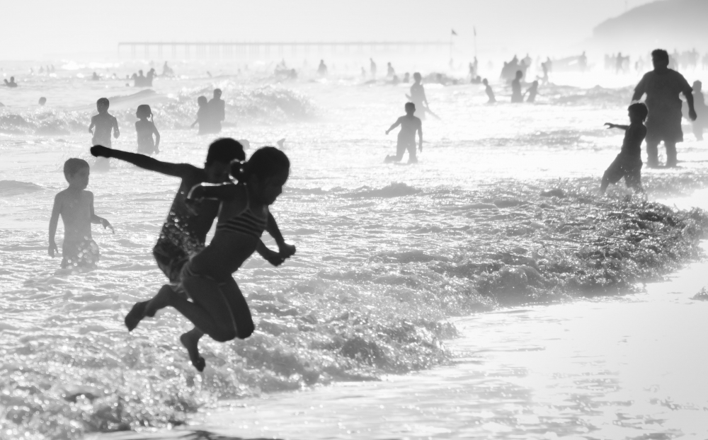 "Jugando en el mar" de Eduardo Sagues