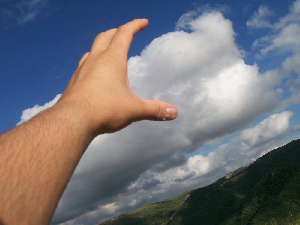 "`Tocar el cielo con las manos...`" de Alexis Lucero