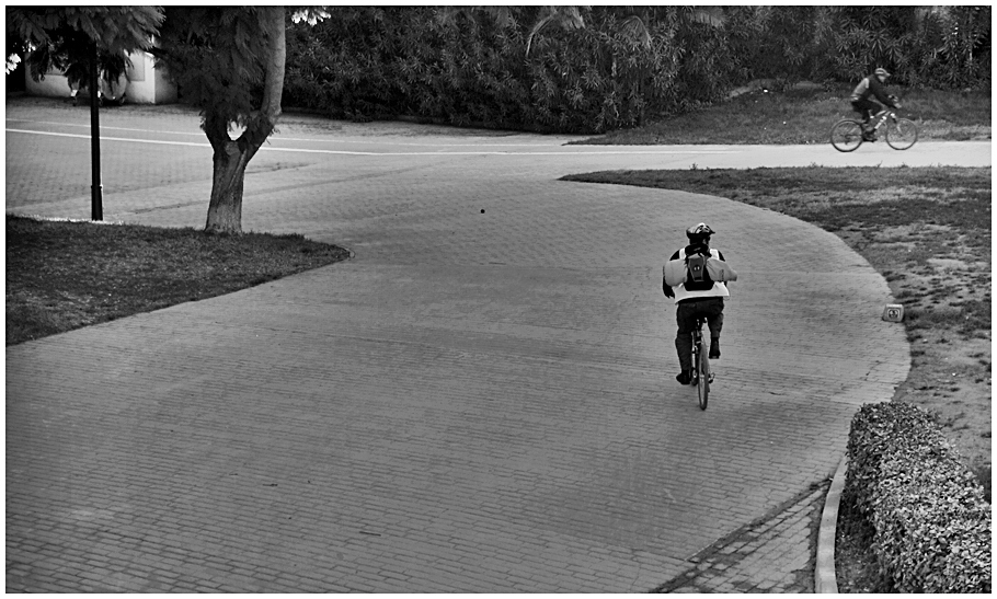 "ciclistas" de Andres Mancuso