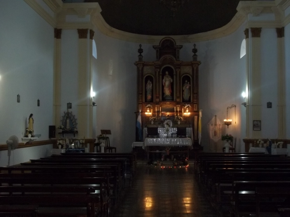 "Interior de capilla Nuestra Seora del Rosario" de Guillermo Adaro