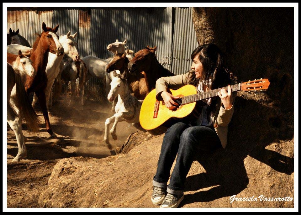 "`Canta por lo que vendra`" de Graciela Del Rosario Vassarotto