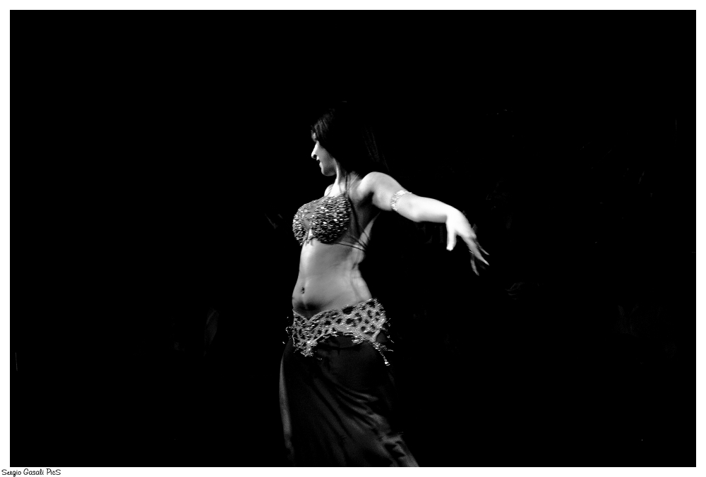 "Danzando en la Oscuridad" de Sergio Gasali
