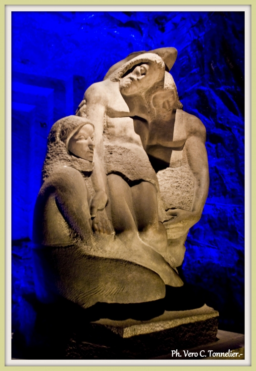 "esculturas en la catedral de sal" de Vero C. Tonnelier