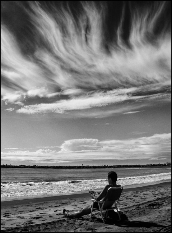 "Bajo una nube peinada" de Mario Abad