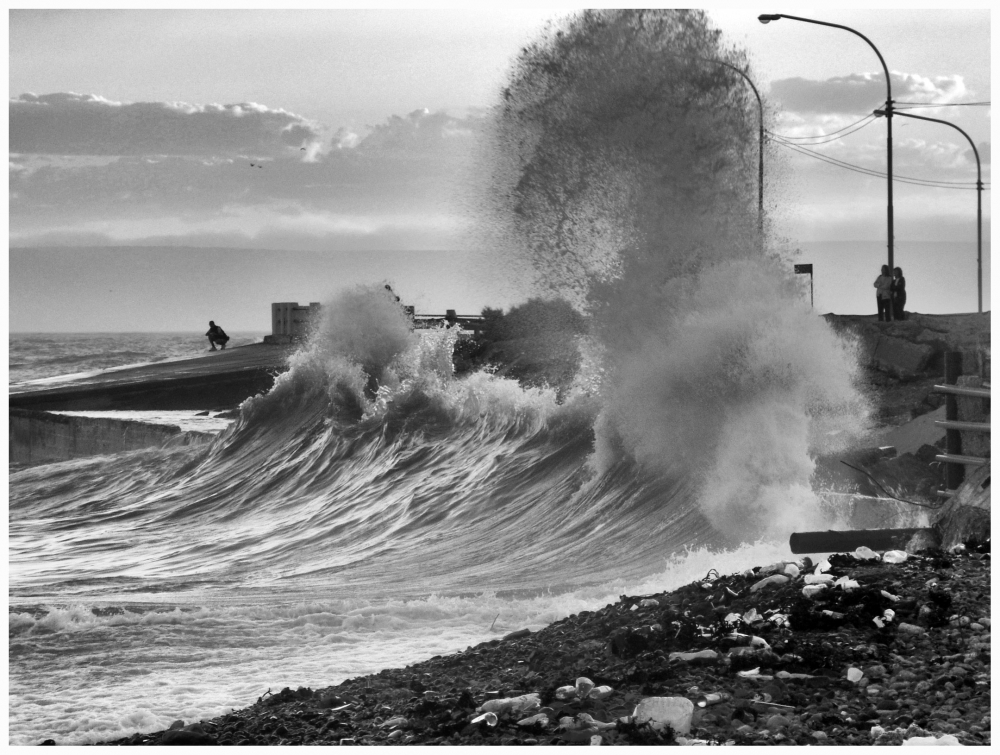 "` Esperando la ola`" de Gisele Burcheri