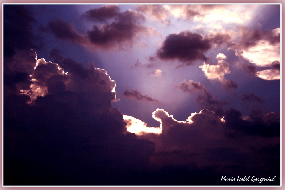 "Extraas Nubes" de Mara Isabel Gargevcich