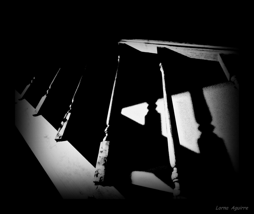 "Escalera al altillo" de Lorna Aguirre