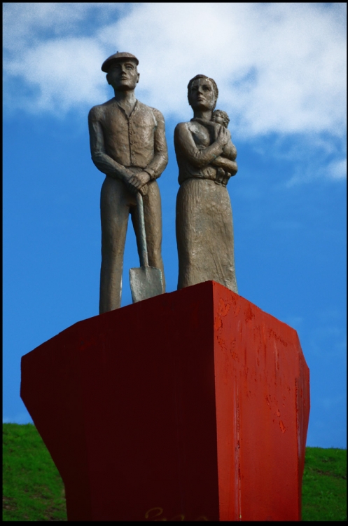 "Monumento a los inmigrantes" de Jorge Vicente Molinari