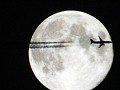 la luna y el avion