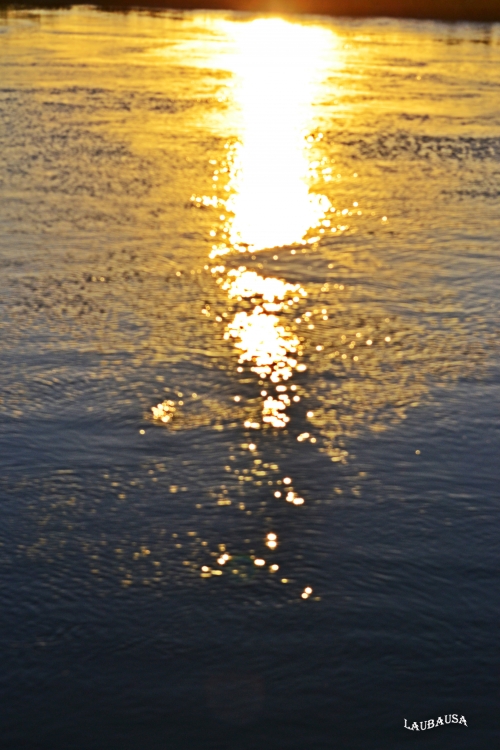 "Reflejo del sol en la laguna!" de Maria Laura Bausa