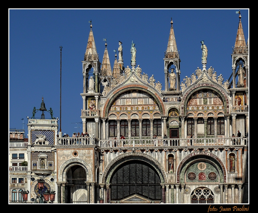 "Baslica de San Marco y Torre del Reloj - Venecia" de Juan Antonio Paolini