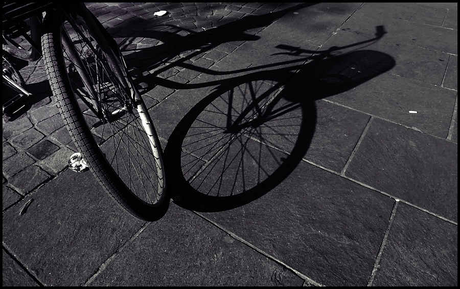 "Bicicleta en Sombras" de Andres Mancuso