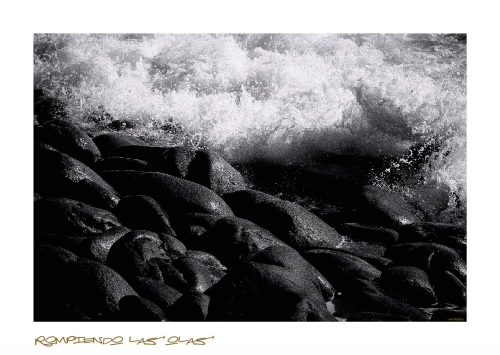 "Rompiendo las olas" de Alberto Lago