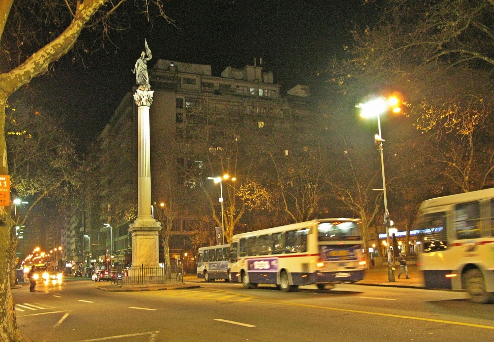 "Plaza De Cagancha" de Jorge Zanguitu Fernandez