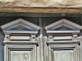 Puerta doble antigua en Tucuman 1400