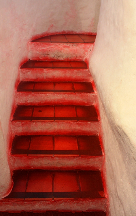 "Escalones rojos" de Alberto Jara