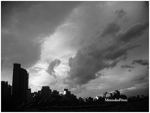 "amenaza la tormenta" de Mercedes Prez