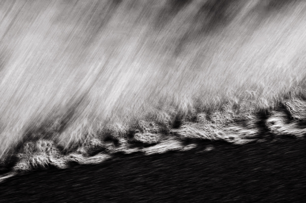 "En la orilla efervescente" de Roberto Jorge Escudero