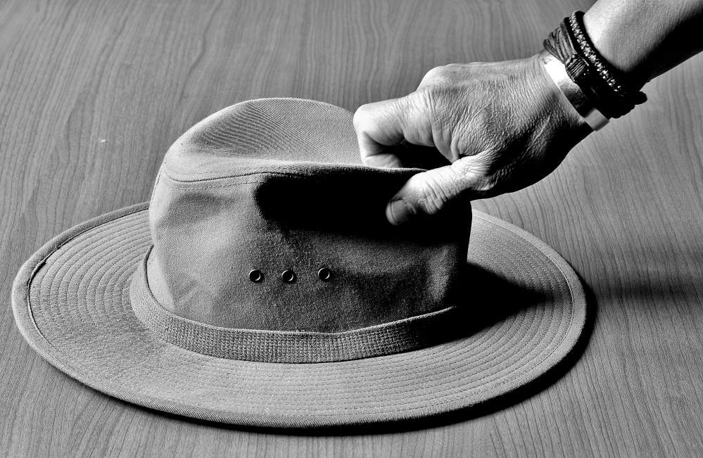 "El sombrero gris" de Roberto Jorge Escudero