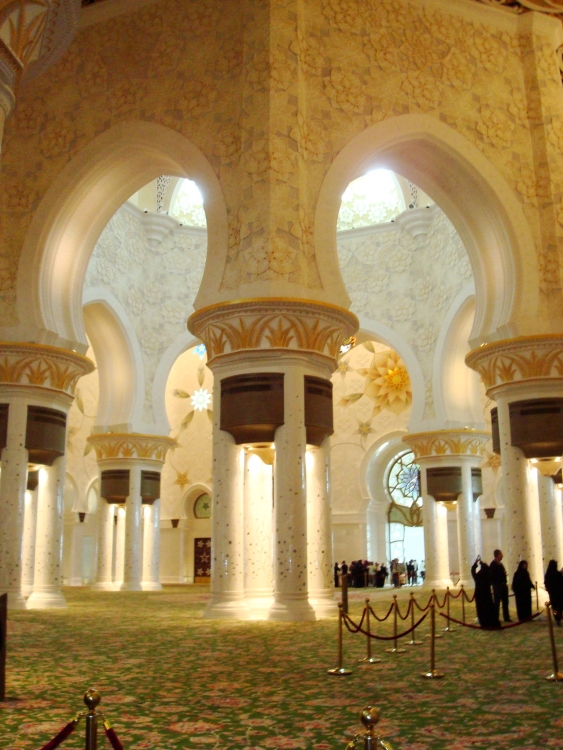 "marmol, oro y luz en Abu Dabi" de Liliana Guerrero