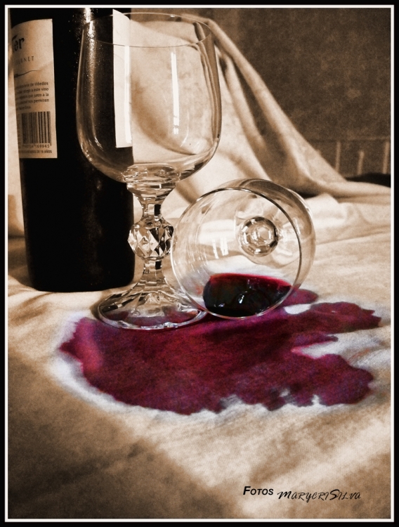 "Manchado de vino que seal de gozo es (3)" de Maria Cristina Silva