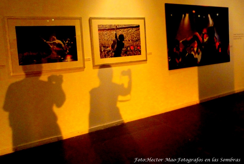 "Fotografos en las sombras" de Hector Mao