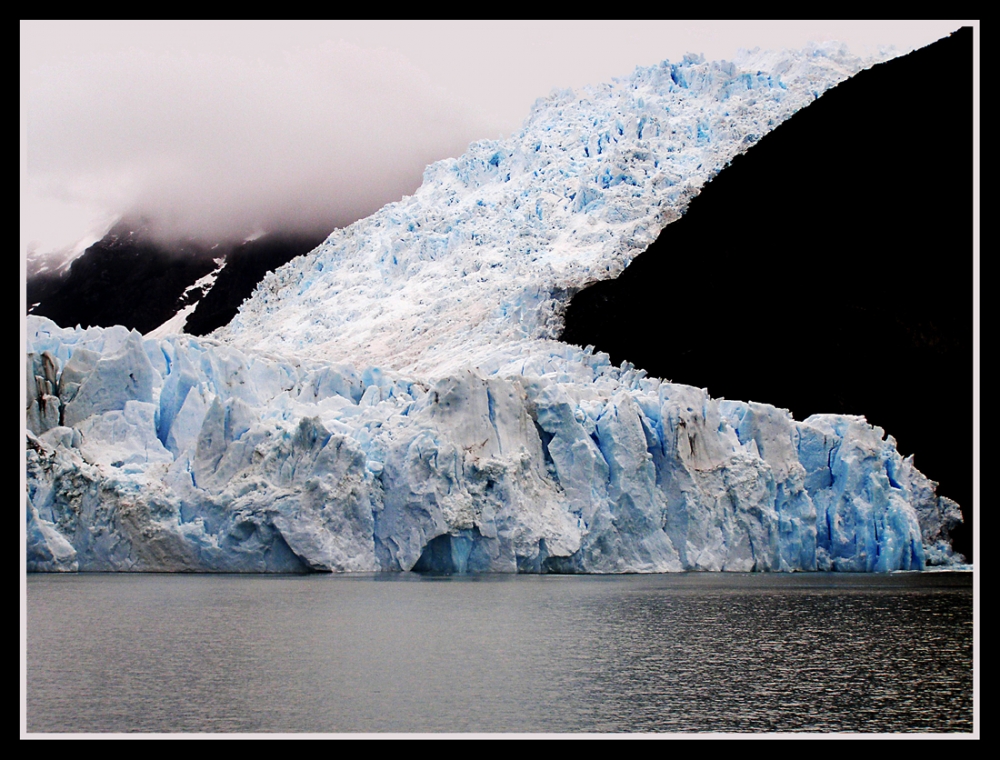 "Glaciar Spegazzini bajando de los Andes" de Alberto Matteo