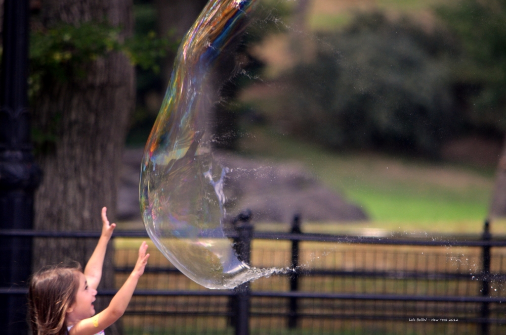 "Esa burbuja es ma ......" de Luis Alberto Bellini