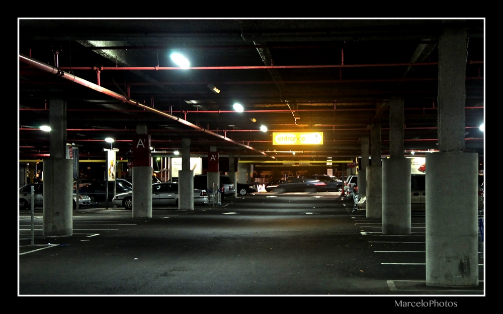 "estacionamiento..." de Marcelo Nestor Cano