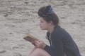 La lectora de la playa.