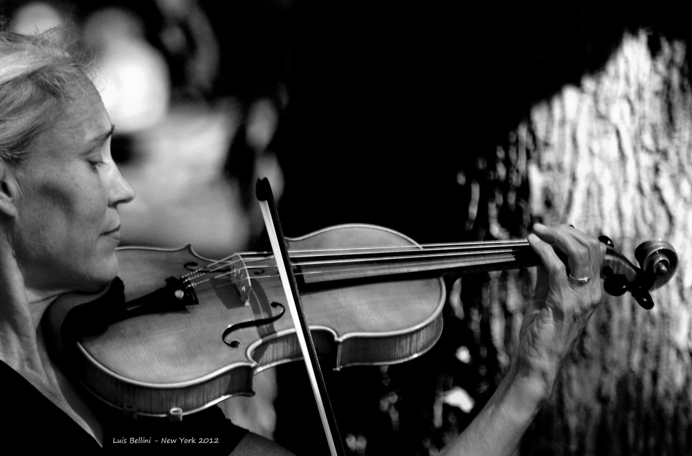 "La violinista" de Luis Alberto Bellini