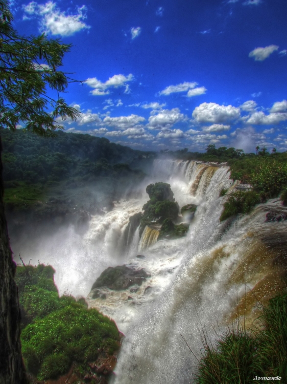 "Iguaz" de Armando Kazimierski